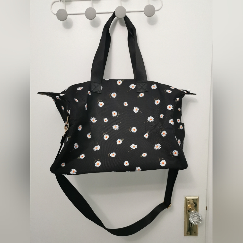 NWOT Alice + Olivia Daisy Duffel Bag and Reversible Bucket Hat